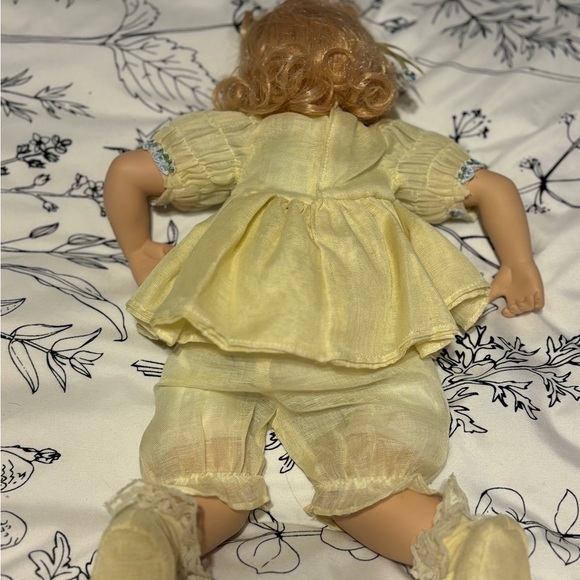 Heritage Signature Collection "Sleeping Suzy B-Day Doll" - Picture 3 of 3